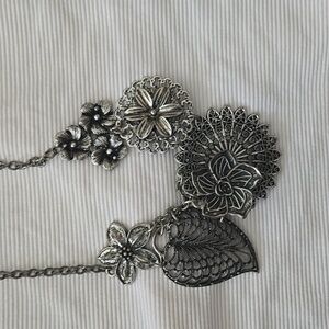 Premier Designs, Elegant Silver Floral Necklace